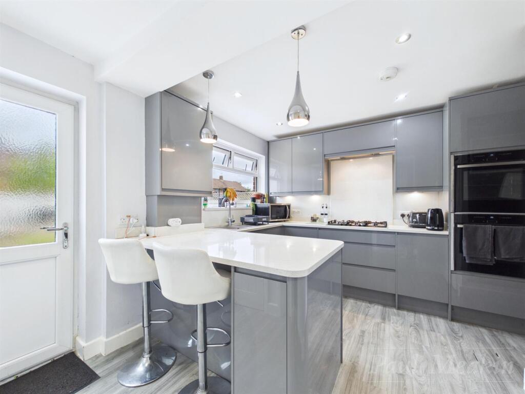 House in Croydon - View 2
