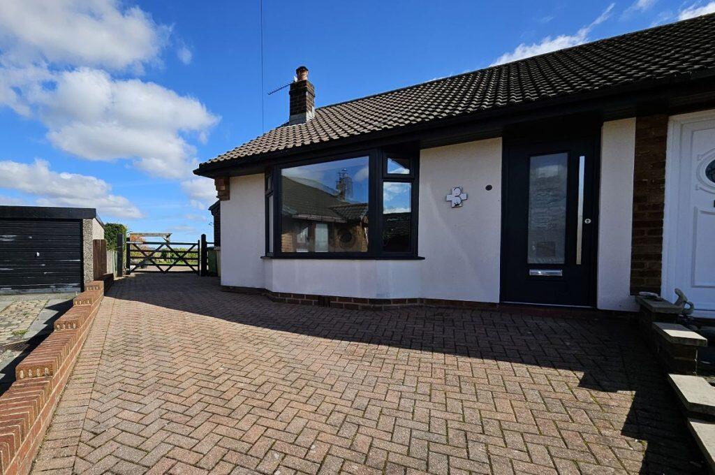 Main image of property: 3 Heatons Grove, Westhoughton, BL5 3EW