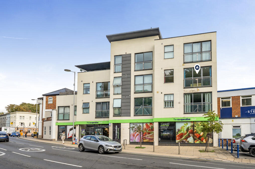 2-bed flat on Swan Lane, Winchester, Hampshire, SO23, £350,000