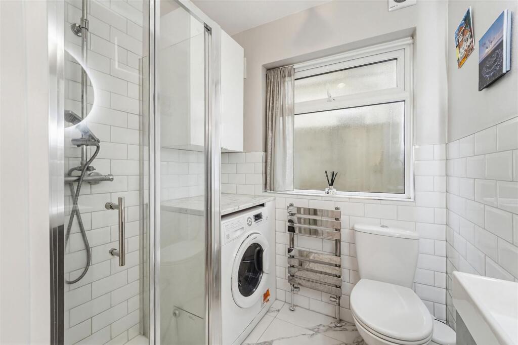 House in Kingston upon Thames - More