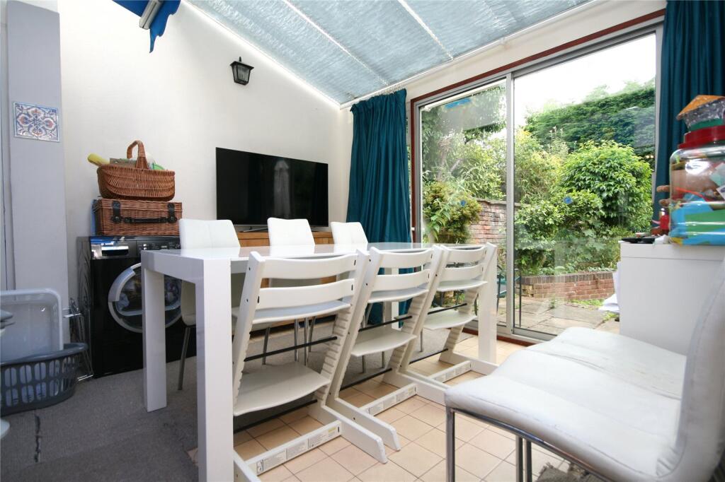 House in Gloucester - View 4