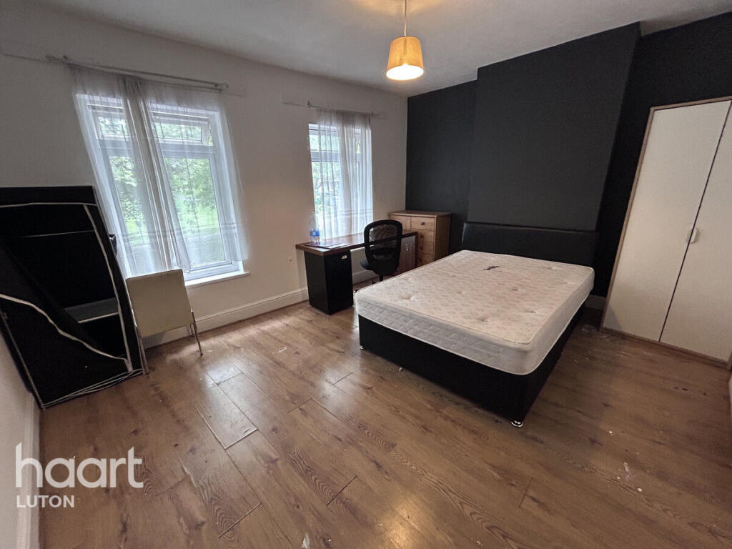 House in Luton - View 5