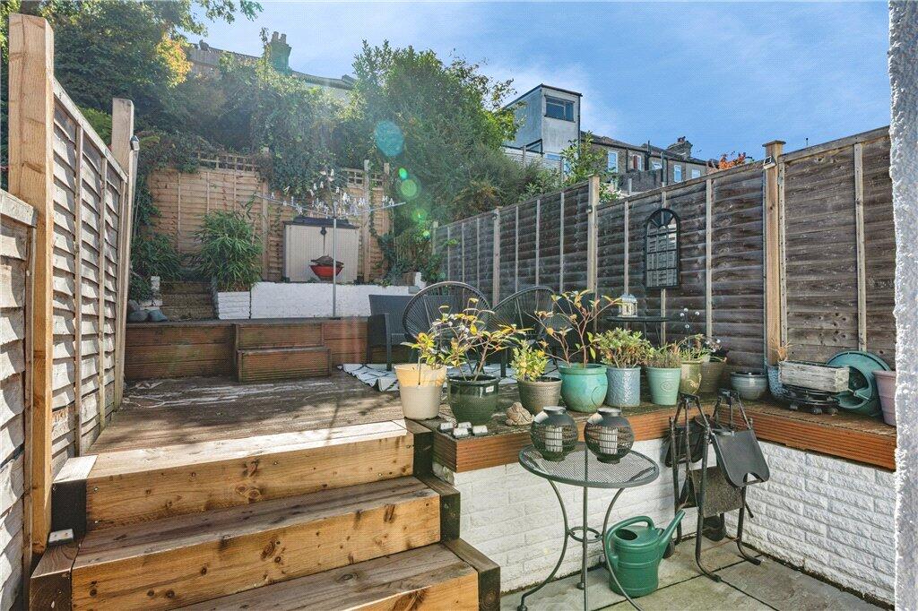 House in Croydon - More