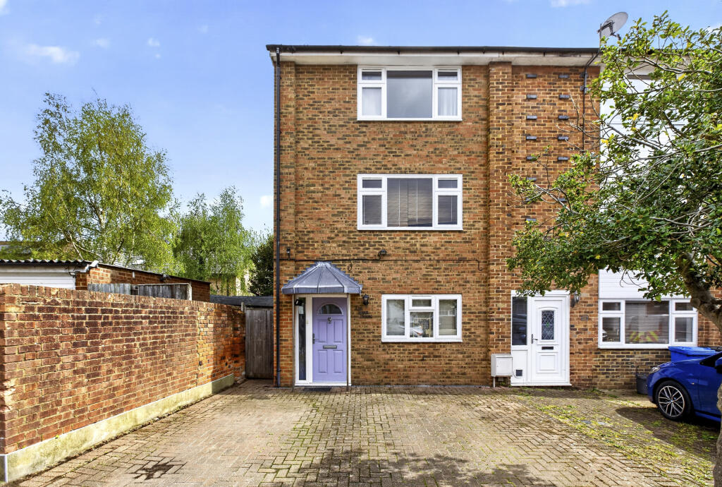 Main image of property: Wayside Mews, Maidenhead, SL6
