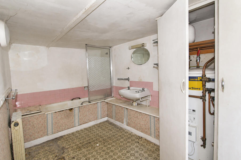 House in Saint Anne, Newtown - More