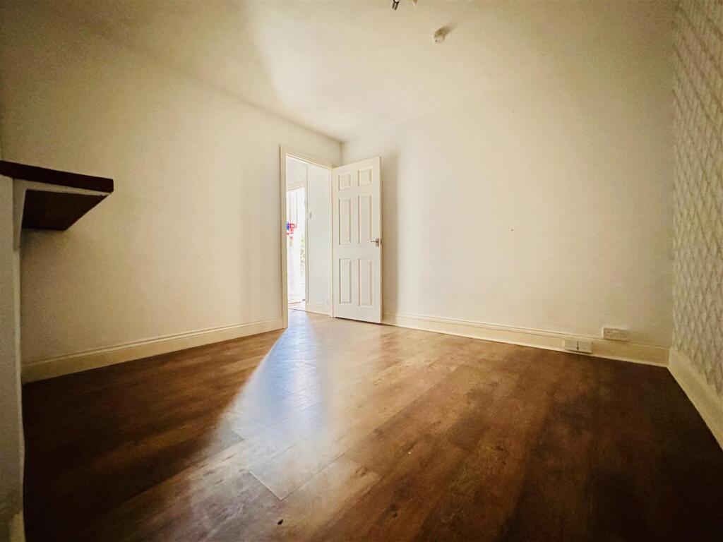 House in Weston-super-Mare, Milton - More