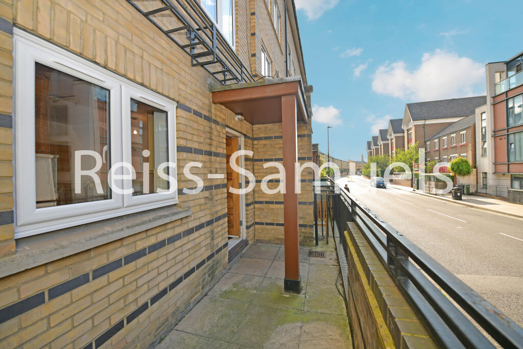 6 bedroom town house for rent