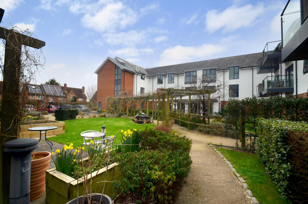 Apartment in Reading - View 3