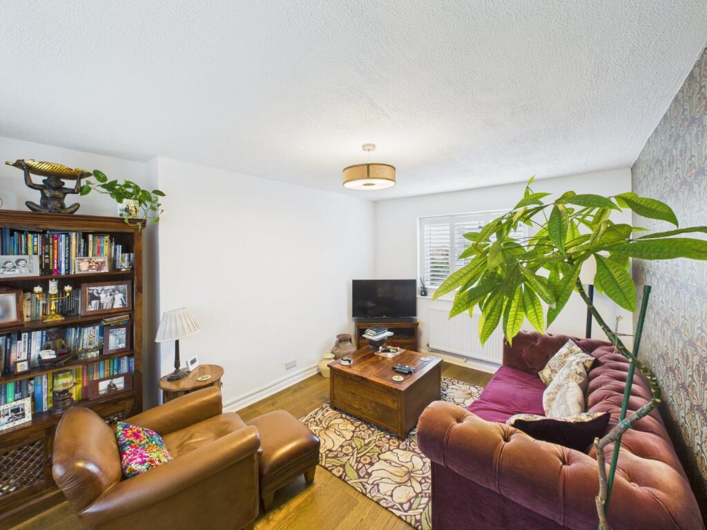 House in Slough - View 4