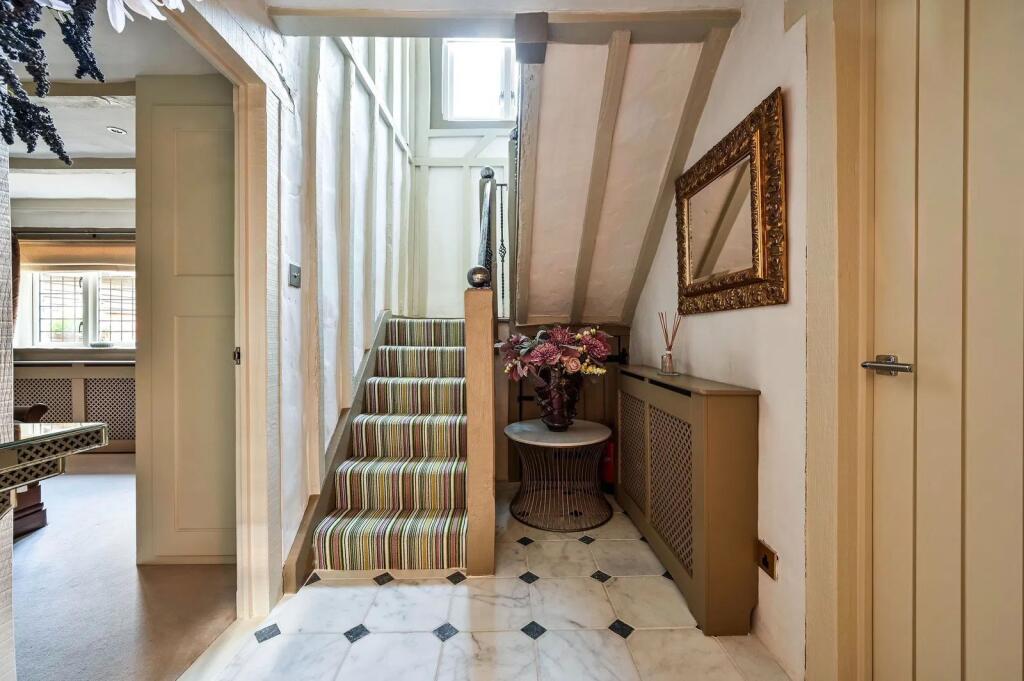 House in Guildford - View 5