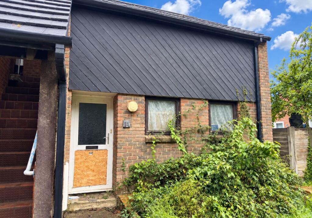 Studio flat on 21 William Road, Chichester, West Sussex, PO19 7HG, £85,000