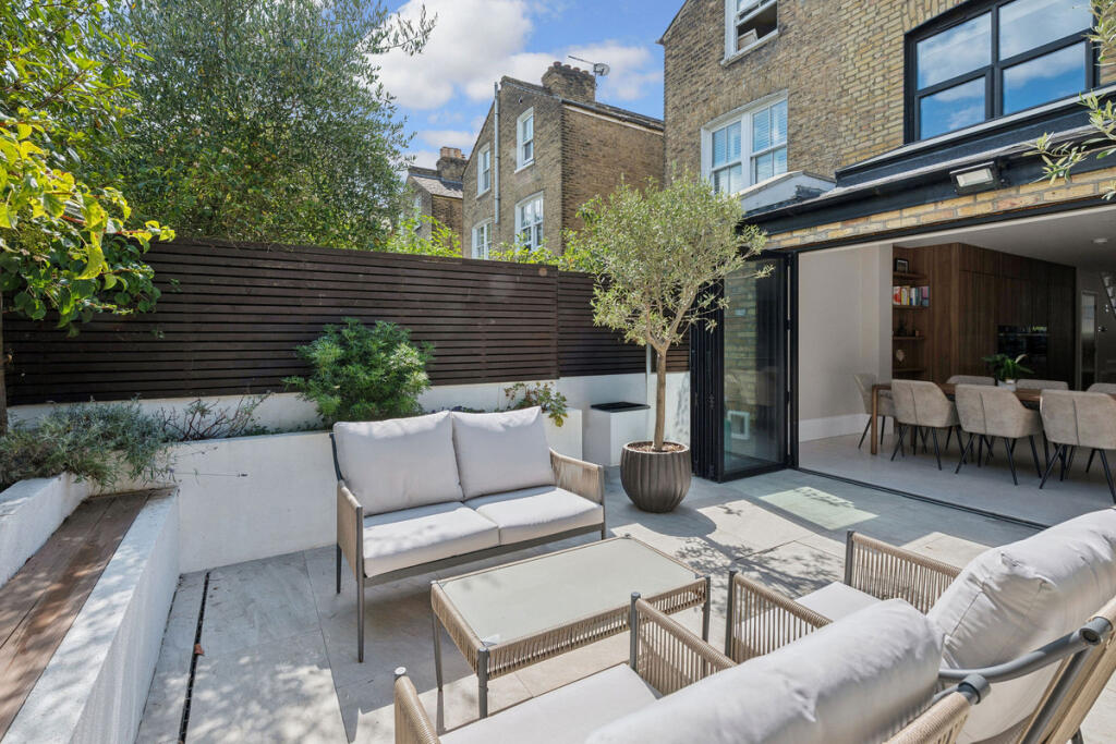 House in London - View 3