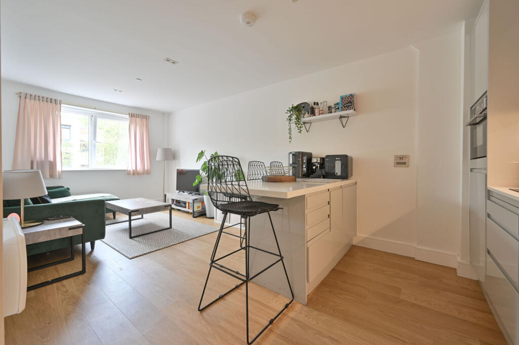 Main image of property: Pinnacle House, Hemel Hempstead, Kings Langley, WD4