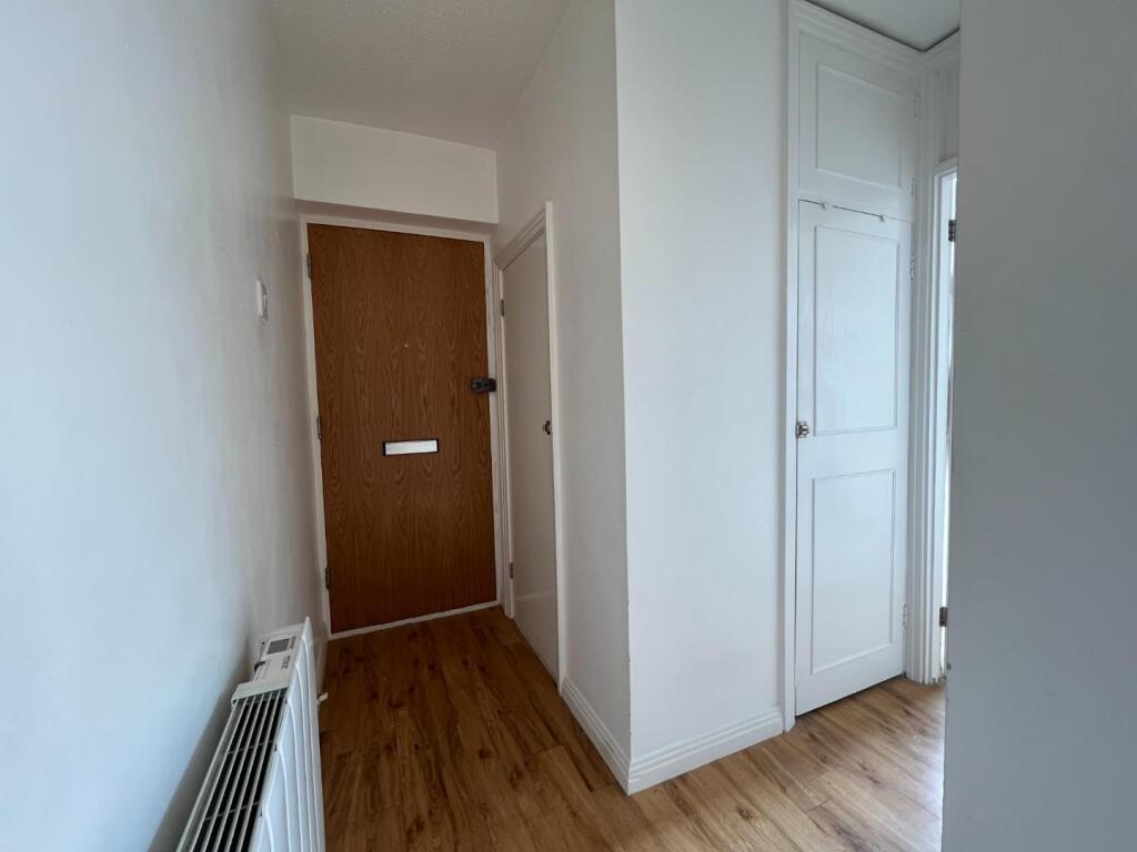 Apartment in London, New Malden - More
