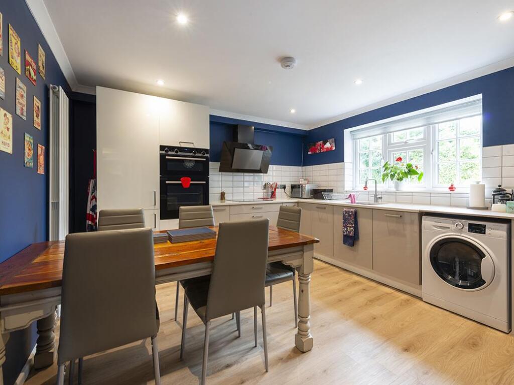Apartment in Dorchester - View 3