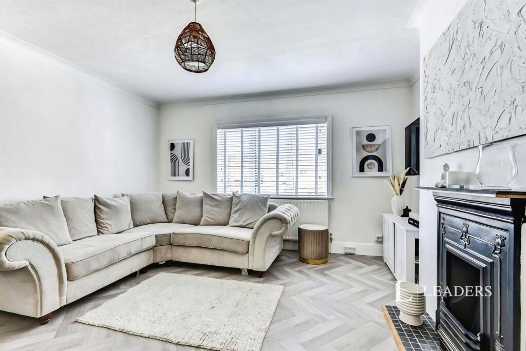 House in Bognor Regis - More
