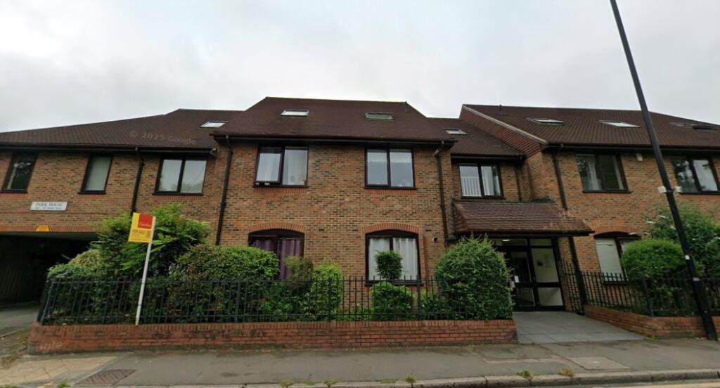 1-bed flat on Flat 5, Park House 643-651, Staines Road, Feltham, London TW14 8PA, £130,000