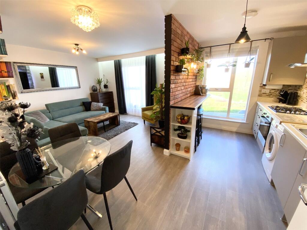 Parkside Crescent, Ketley, Telford, Shropshire, TF1 photo 3