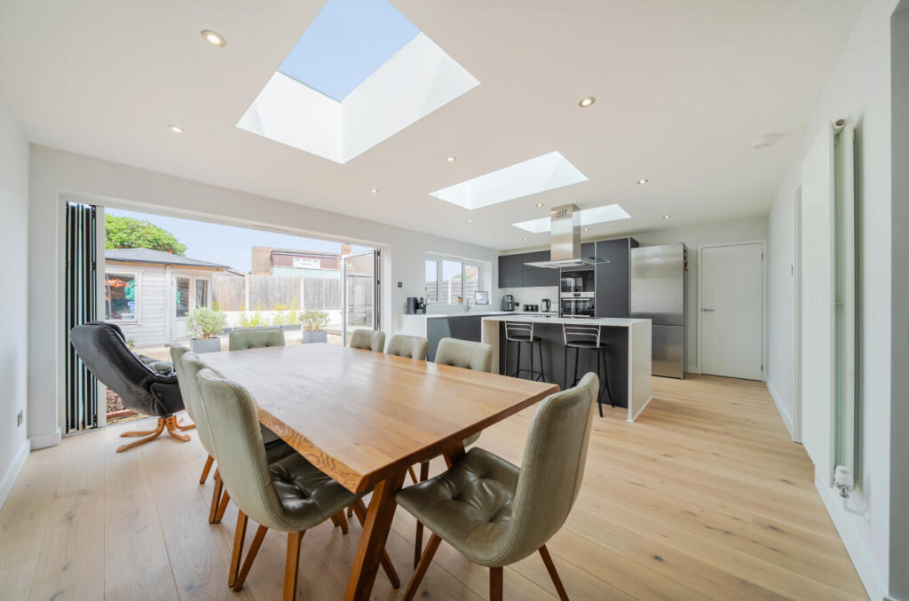 House in Bromley - View 3