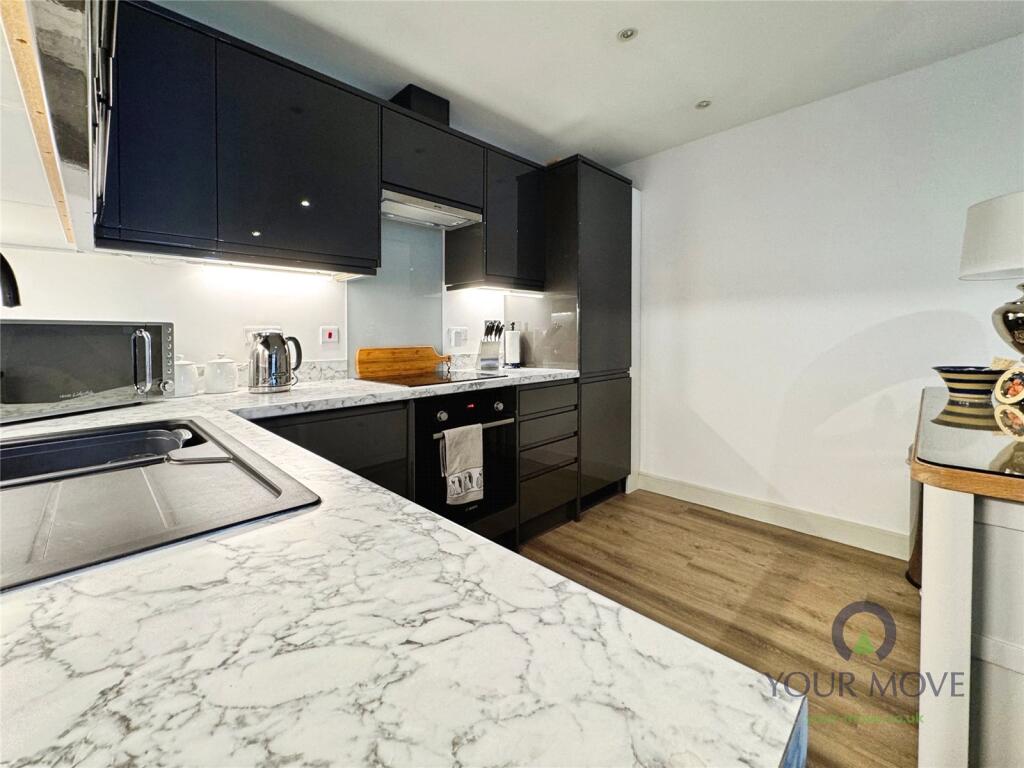 Apartment in Eastbourne, East Sussex - View 4