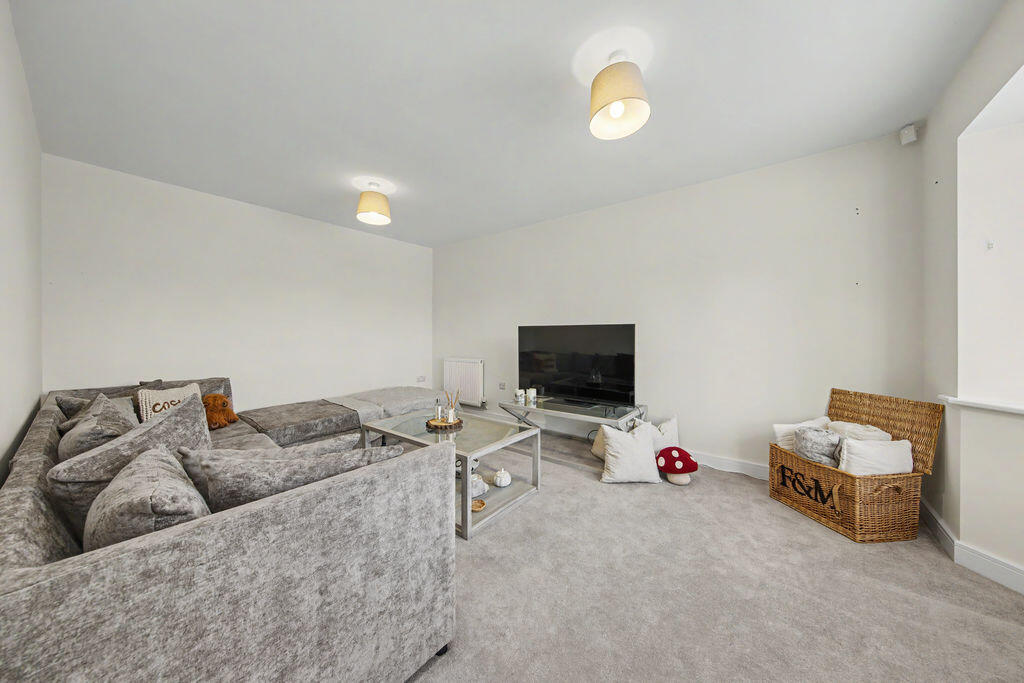 House in Chesterfield, Derbyshire - More