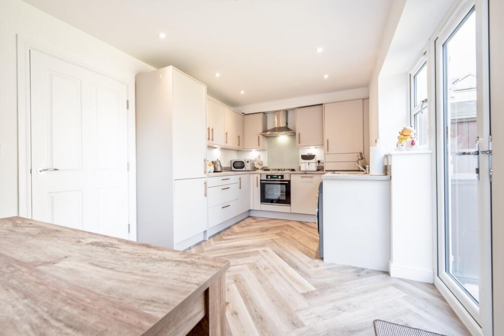 Hutton Hall Drive, Bradford, West Yorkshire, BD2 photo 4
