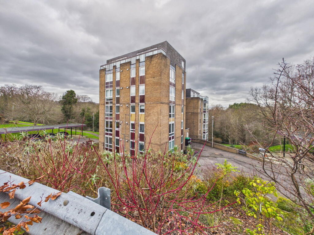 1-bed flat on Fair A Far, Edinburgh, EH4 6QD, £162,000