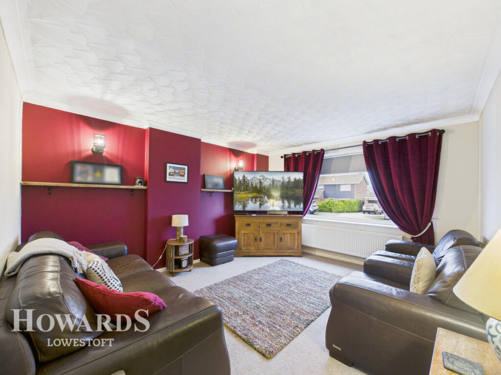 4-bed detached on Broadwaters Road, Lowestoft, £375,000