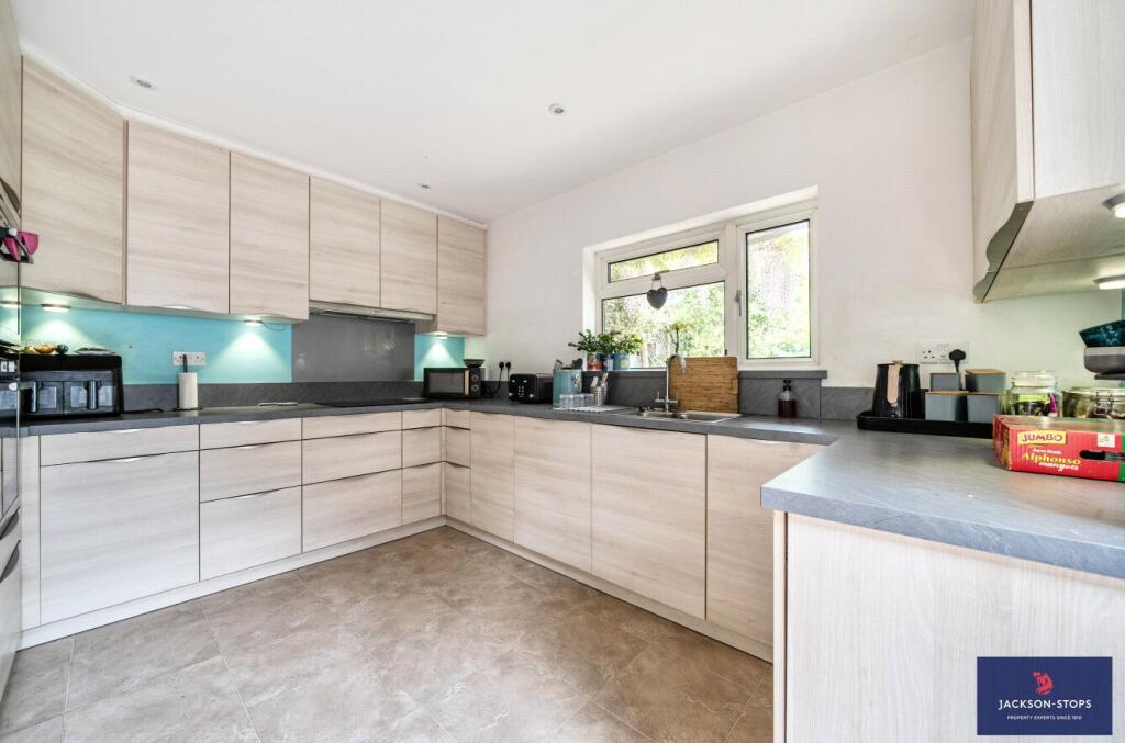 Station Road, Woburn Sands, Milton Keynes, Bedfordshire, MK17 photo 4