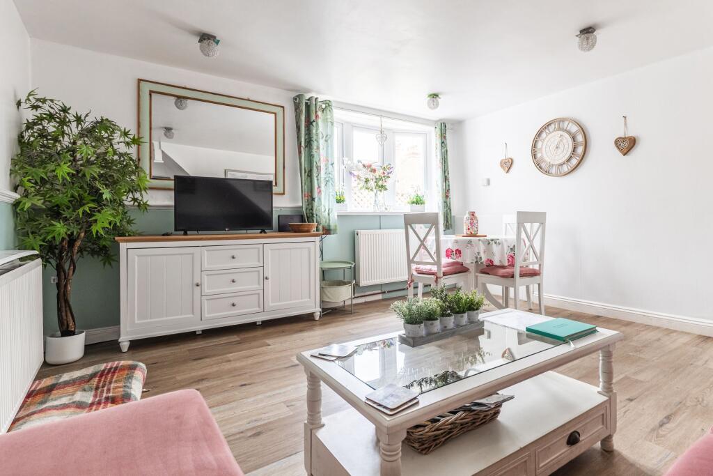 2-bed semi-detached on Prime Seaside Location in Hunstanton, £210,000