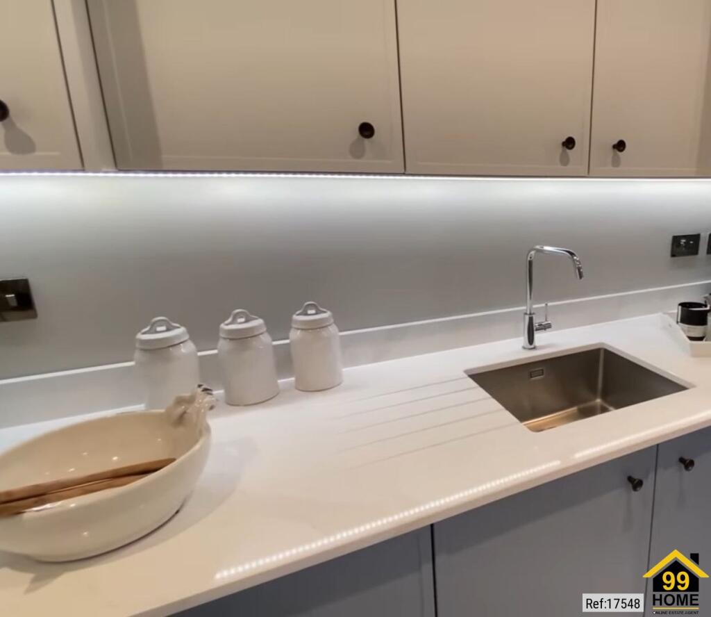 Apartment in London - More