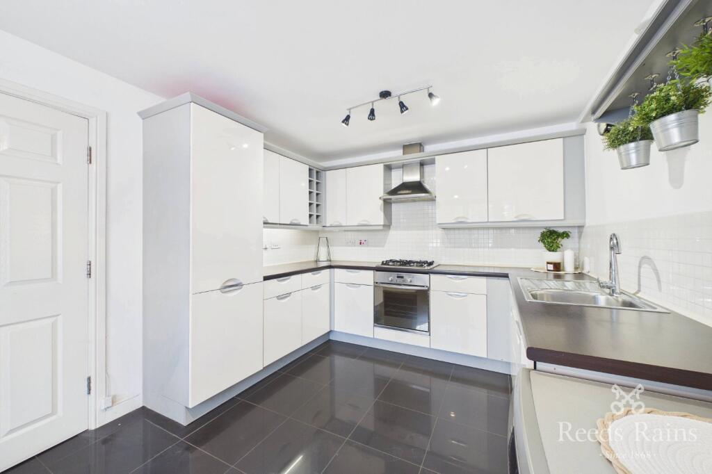 House in Pontefract, Castle Grange, Chequerfield - View 2