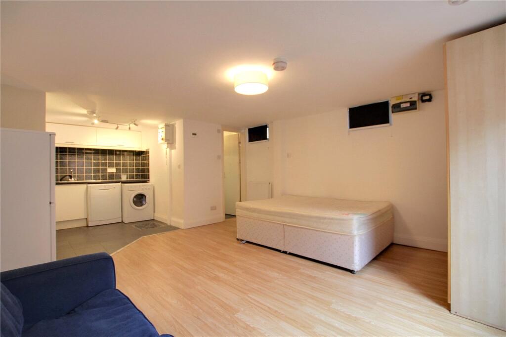 Baker Street, Reading, Berkshire, RG1 photo 3