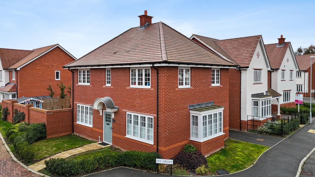 4-bed detached on Ivy Grove, Colchester, CO5, £475,000