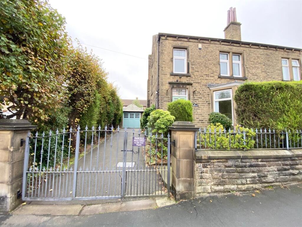 3-bed semi-detached on Newsome Road, Newsome, Huddersfield, £295,000