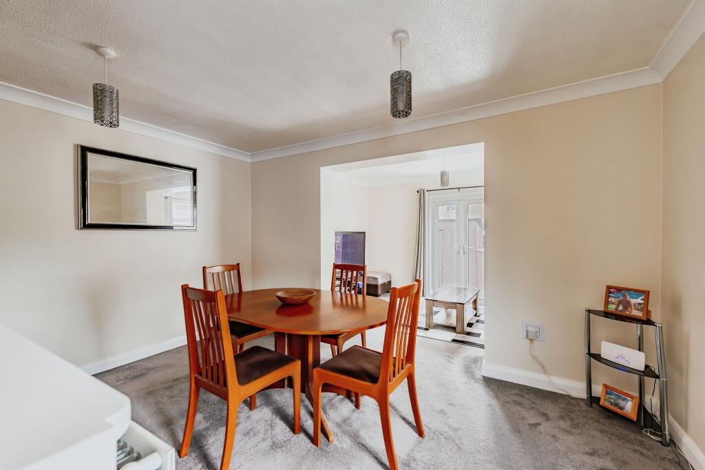 House in Crawley, Broadfield - More