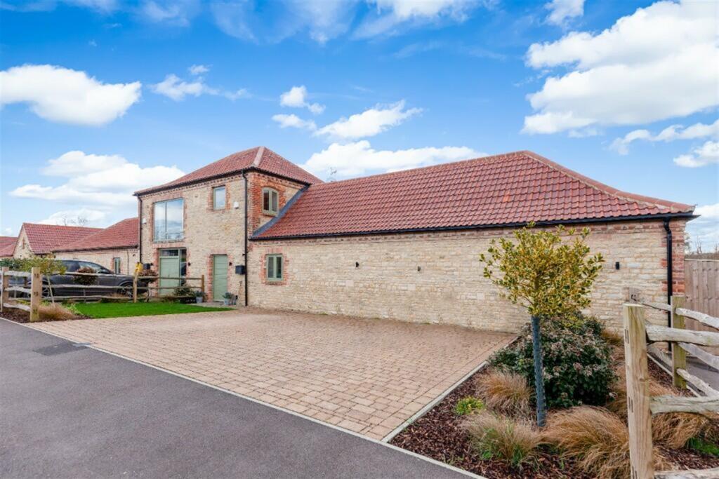 Main image of property: Hordley Farm Barns, OX20