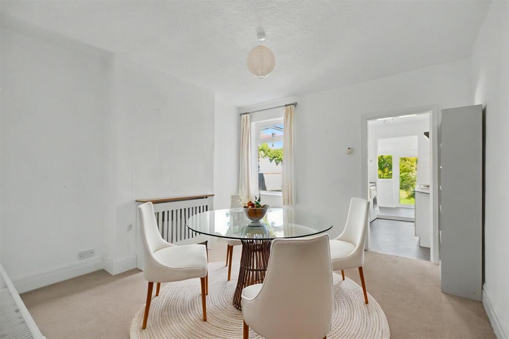 House in Nottingham, Beeston - View 4