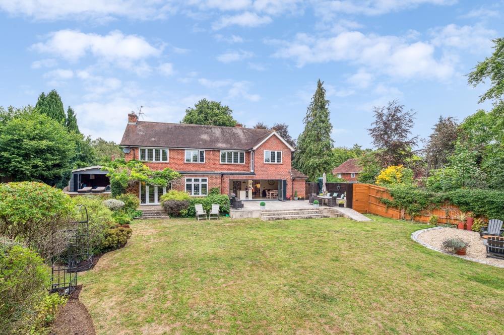 Pinkneys Drive, Maidenhead, Berkshire, SL6 photo 2