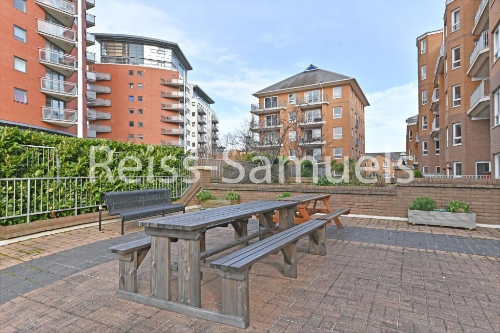 6 bedroom town house for rent