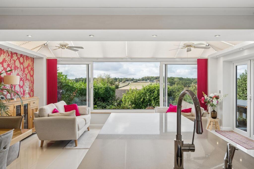 House in Slough - View 4