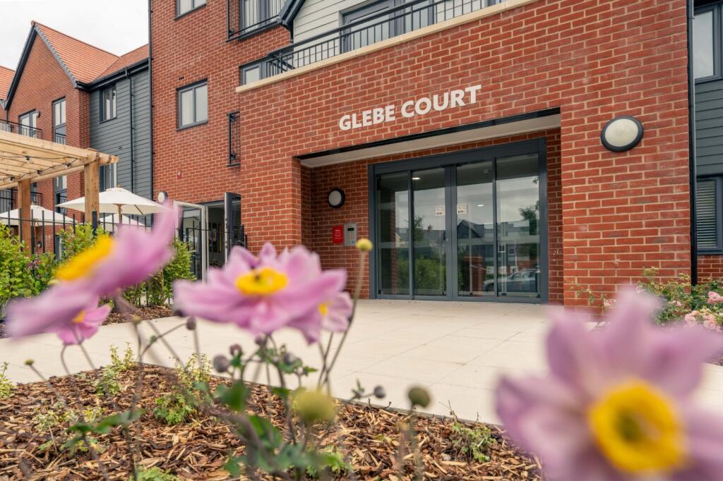 1-bed other on Glebe Court, Abbotswood Common Road, Romsey, Hampshire, SO51, £340,000