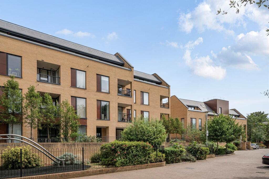 Main image of property: Quayle Crescent, London