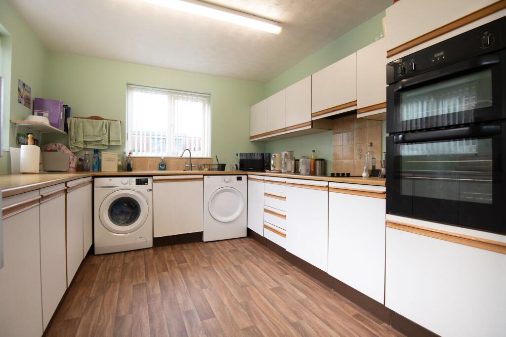Windsor Road, Wellingborough, NN8 - View 4