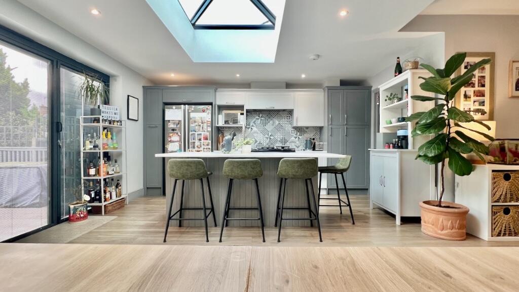 Victoria Road, Chingford, E4 photo 3