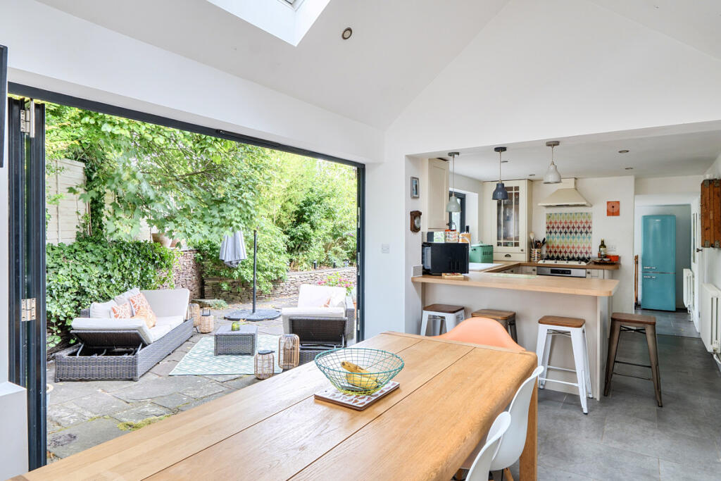 House in Bristol, Bury Hill, Winterbourne - More