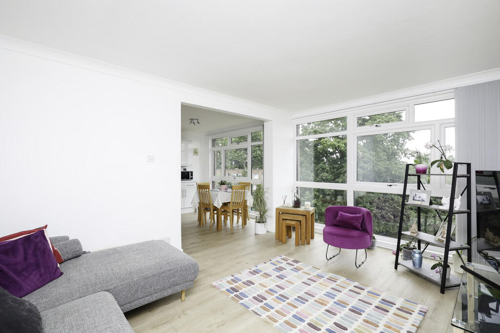 Beechcroft Manor, Weybridge photo 3