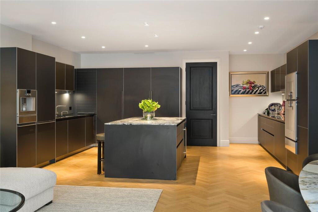 House in London, Royal Borough of Kensington and Chelsea - View 4