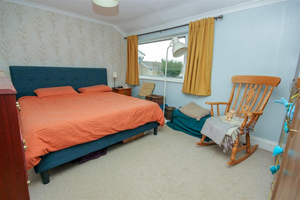 House in Rushden, North Northamptonshire - More