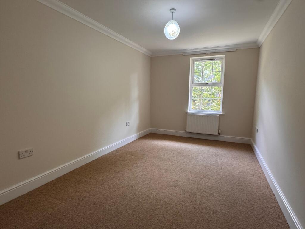 Stirling Road, Talbot Woods photo 4